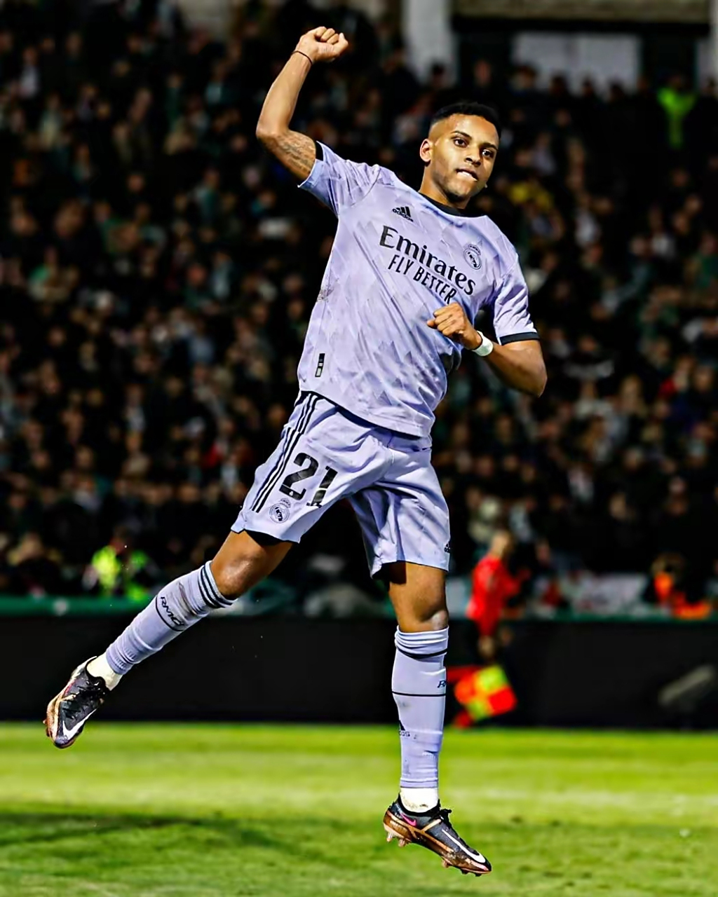 开运体育官方网站-集结日皇家马德里调整名单以备国王杯；回应争议环节打磨；媒体盛赞；医务组通报恢复的简单介绍