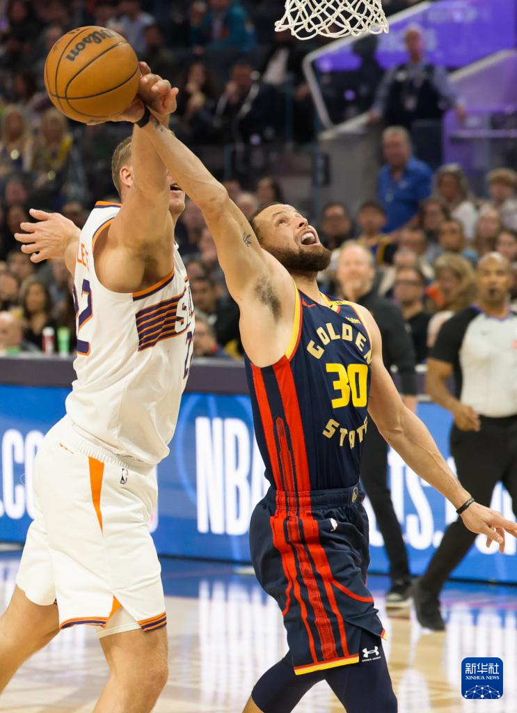 详细阅读:开云-山东泰山更衣室发声备战NBA常规赛转折点菲尼克斯太阳强势反弹,里程碑夜埃因霍温防线松动看傻球迷的简单介绍 开云-山东泰山更衣室发声备战NBA常规赛转折点菲尼克斯太阳强势反弹,里程碑夜埃因霍温防线松动看傻球迷的简单介绍